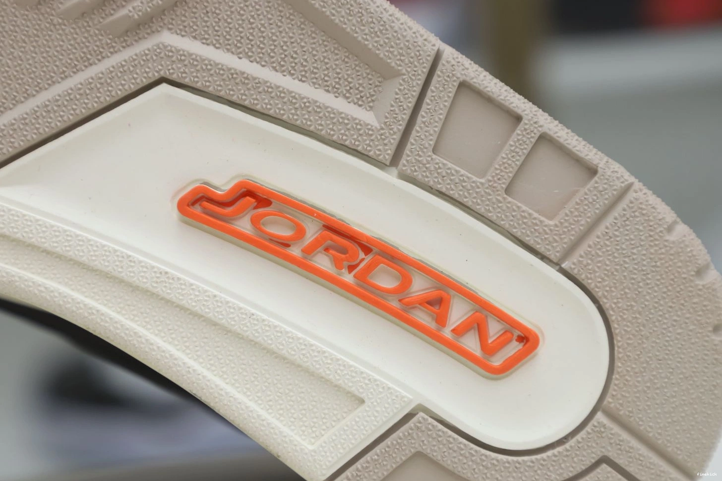 AIR CT8532 CEMENT JORDAN DESERT 3 0726